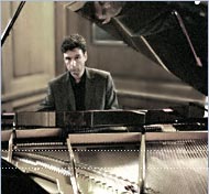 Andreas Leclaire als Klavierspieler im Hotel
